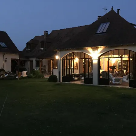 Les Premices De La Foret Bed & Breakfast *
