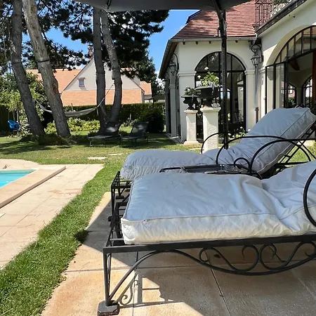 Les Premices De La Foret Bed & Breakfast *