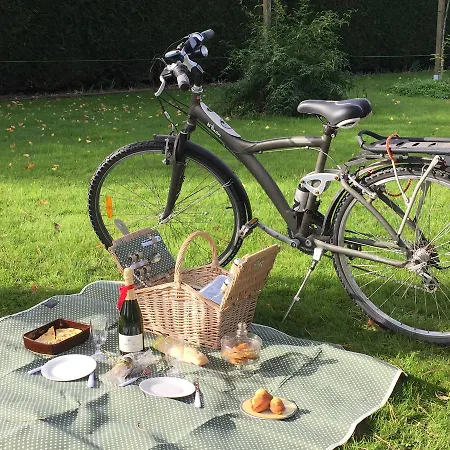 Les Premices De La Foret Bed & Breakfast