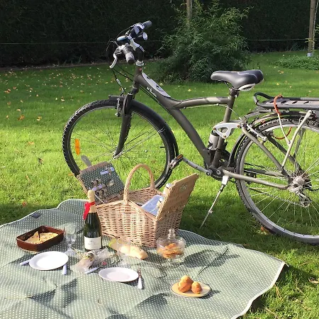 Les Premices De La Foret Bed & Breakfast